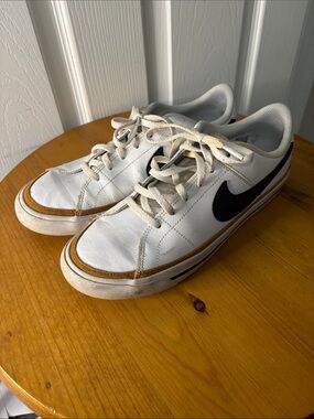 Nike Boys White Sneakers 6.5Y